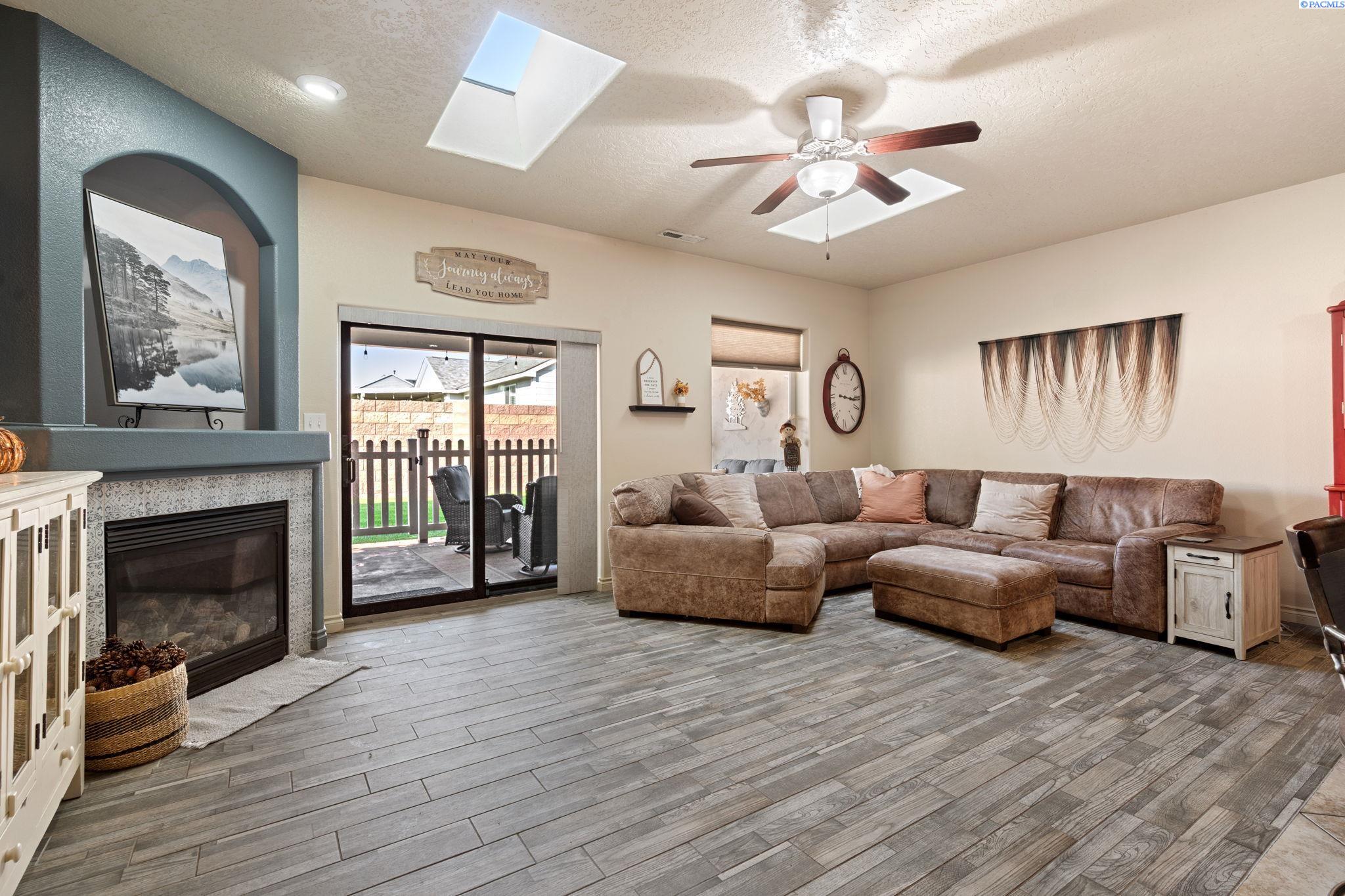 Pasco, Washington 99301, United States, 3 Bedrooms Bedrooms, ,2 BathroomsBathrooms,Residential,Active,220724