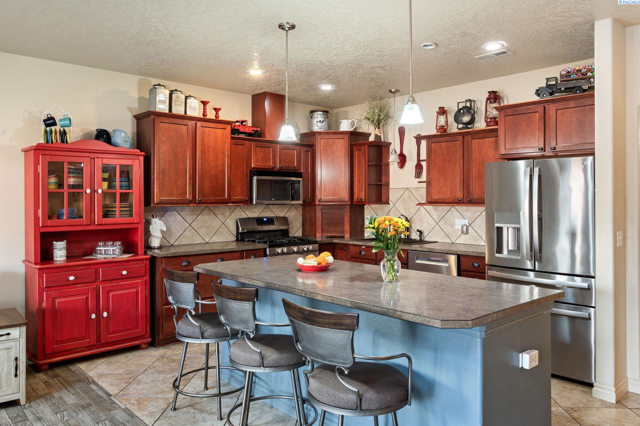 Pasco, Washington 99301, United States, 3 Bedrooms Bedrooms, ,2 BathroomsBathrooms,Residential,Active,220724