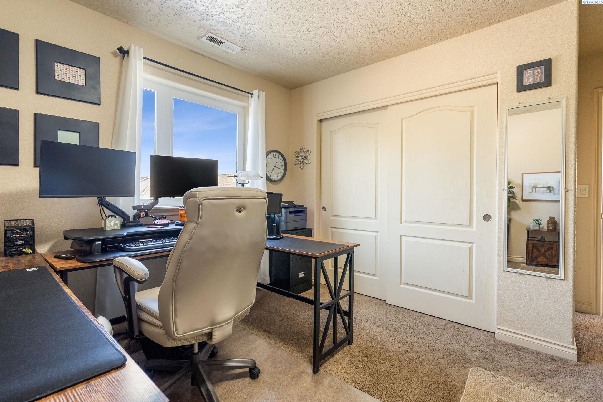 Pasco, Washington 99301, United States, 3 Bedrooms Bedrooms, ,2 BathroomsBathrooms,Residential,Active,220724