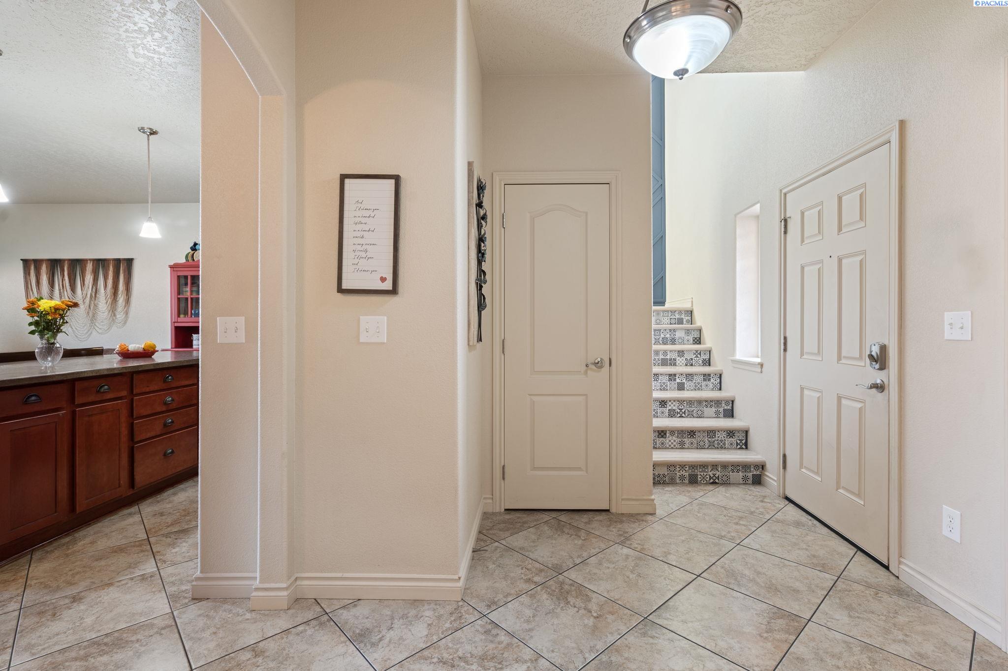 Pasco, Washington 99301, United States, 3 Bedrooms Bedrooms, ,2 BathroomsBathrooms,Residential,Active,220724