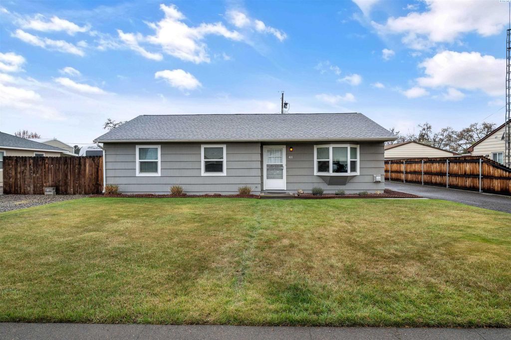 Photo of 411 Birch Ave, Richland, WA 99352 (MLS # 291755)