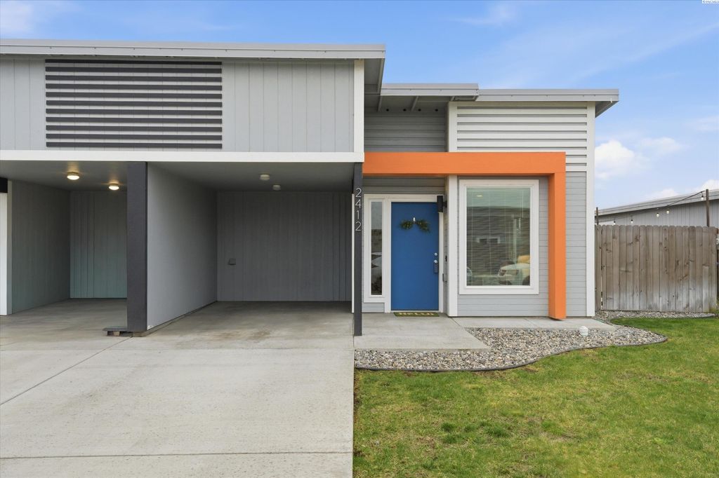 Photo of 2412 E Helena St, Pasco, WA 99301 (MLS # 291579)