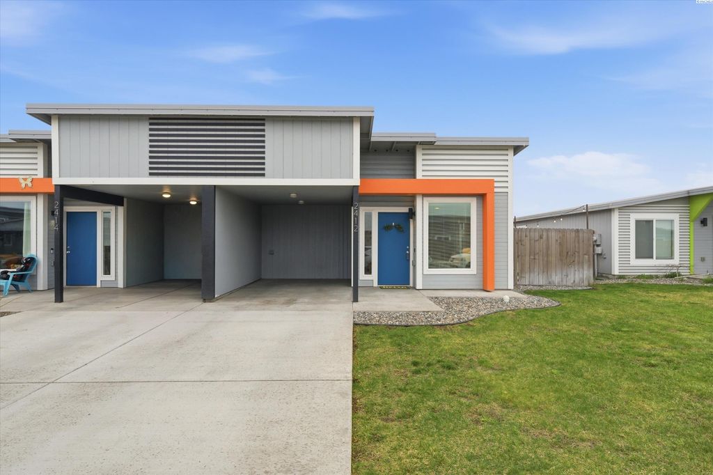 Photo of 2412 E Helena St, Pasco, WA 99301 (MLS # 291579)