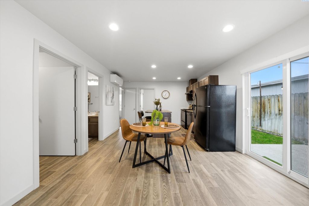 Photo of 2412 E Helena St, Pasco, WA 99301 (MLS # 291579)