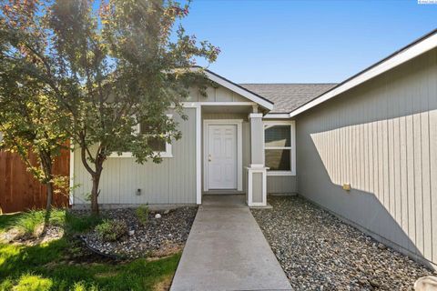 Photo of 3408 Estrella Drive, Pasco, WA 99301 (MLS # 287642)