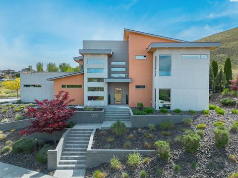 Photo of 1277 White Bluffs Street, Richland, WA 99352 (MLS # 292404)