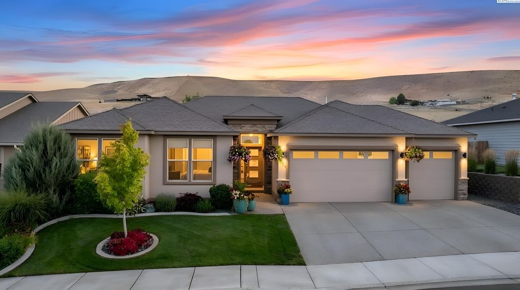 Photo of 2629 W 44th Place, Kennewick, WA 99337 (MLS # 291459)