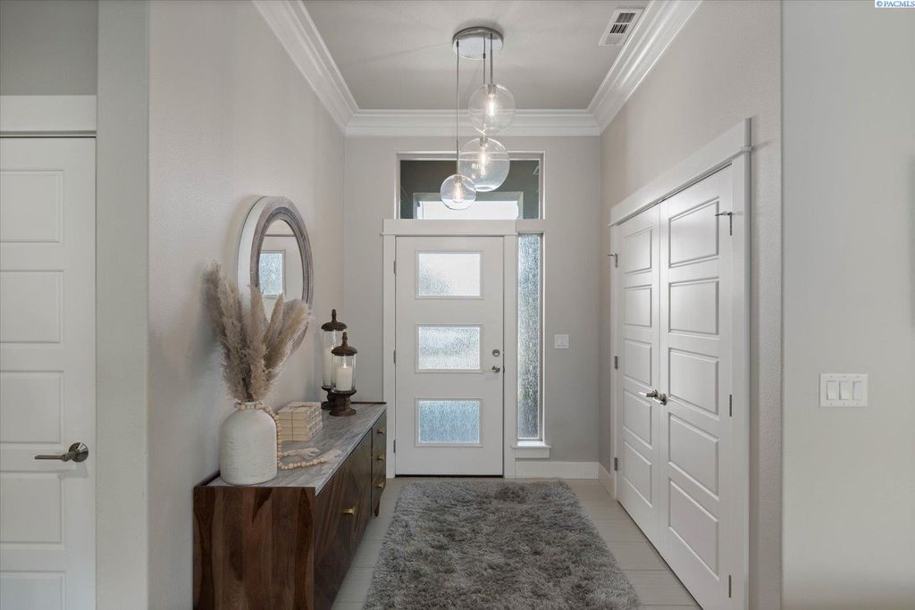 Photo of 2629 W 44th Place, Kennewick, WA 99337 (MLS # 291459)