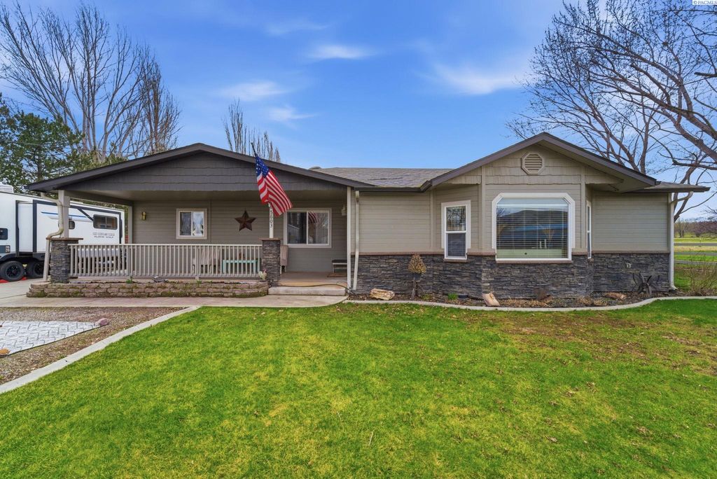 Photo of 5603 E Hamilton Rd, Benton City, WA 99320 (MLS # 290980)
