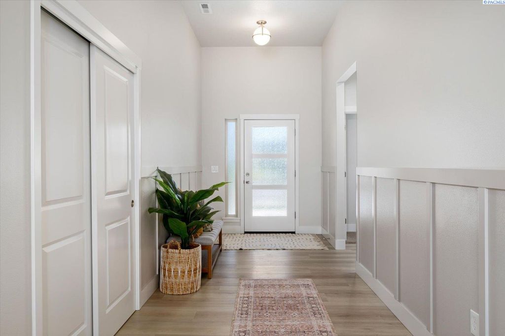 Photo of 579 Lazio Way, Richland, WA 99352 (MLS # 292896)