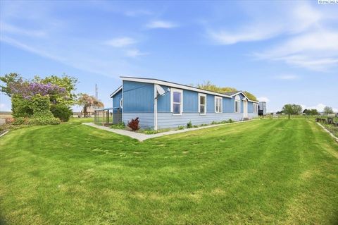 Photo of 201 Clover Ln, Pasco, WA 99301 (MLS # 292179)