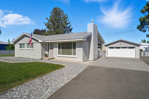 Photo of 5512 W Hood Ave, Kennewick, WA 99336 (MLS # 287577)