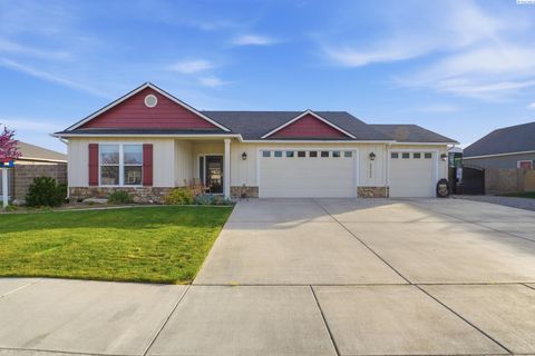 Photo of 4502 Meadow View Dr, Pasco, WA 99301 (MLS # 292003)