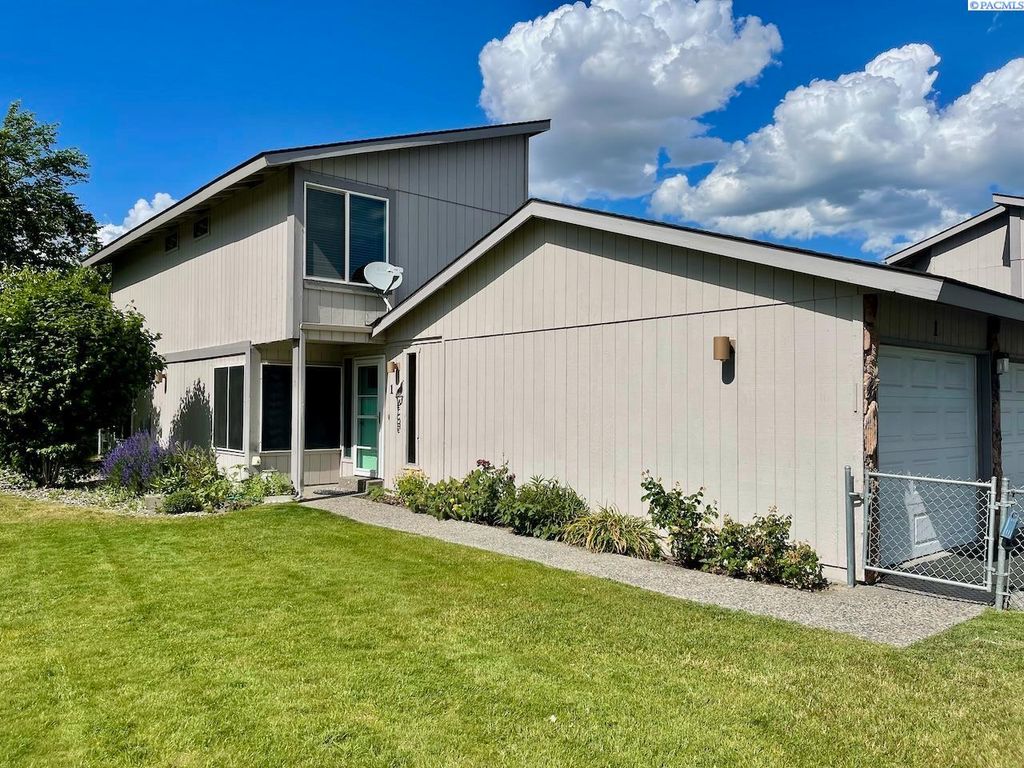 Photo of 2120 Duportail Street #1, Richland, WA 99352 (MLS # 284641)