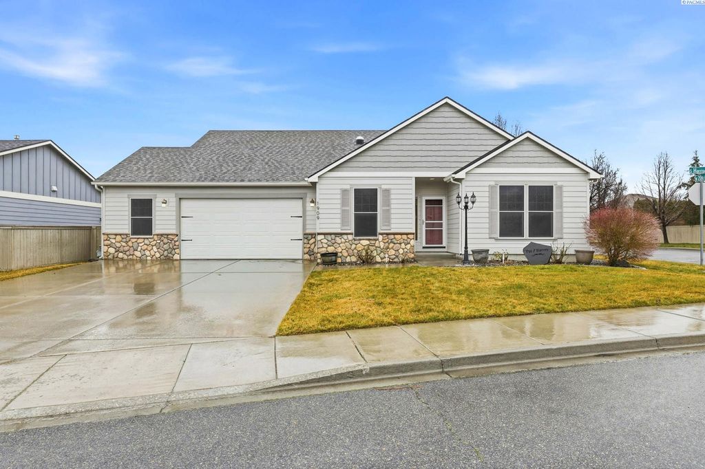 Photo of 1909 S Harrison Street, Kennewick, WA 99338 (MLS # 290791)