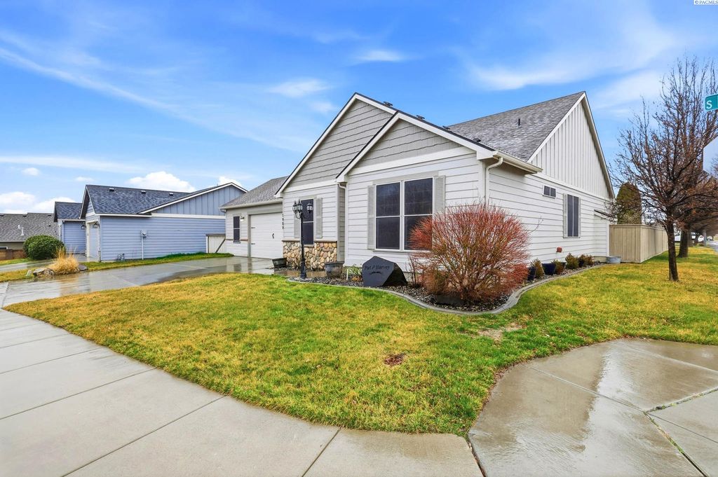 Photo of 1909 S Harrison Street, Kennewick, WA 99338 (MLS # 290791)