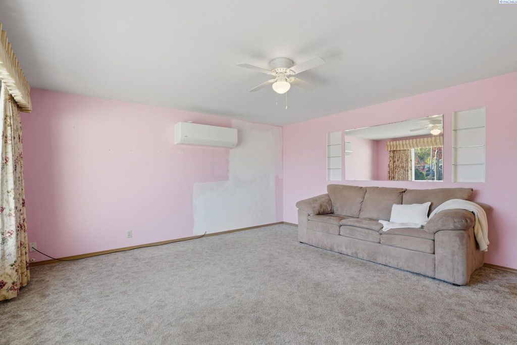 Photo of 514 S Ivy St, Kennewick, WA 99337 (MLS # 288564)