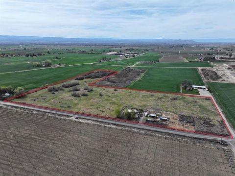 Photo of 330 Snipes Pump Rd, Sunnyside, WA 98944 (MLS # 291859)