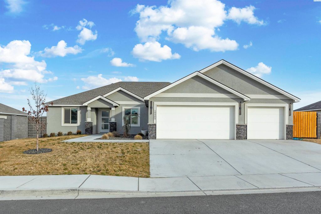 Photo of 10405 Silverbright Drive, Pasco, WA 99301 (MLS # 290654)