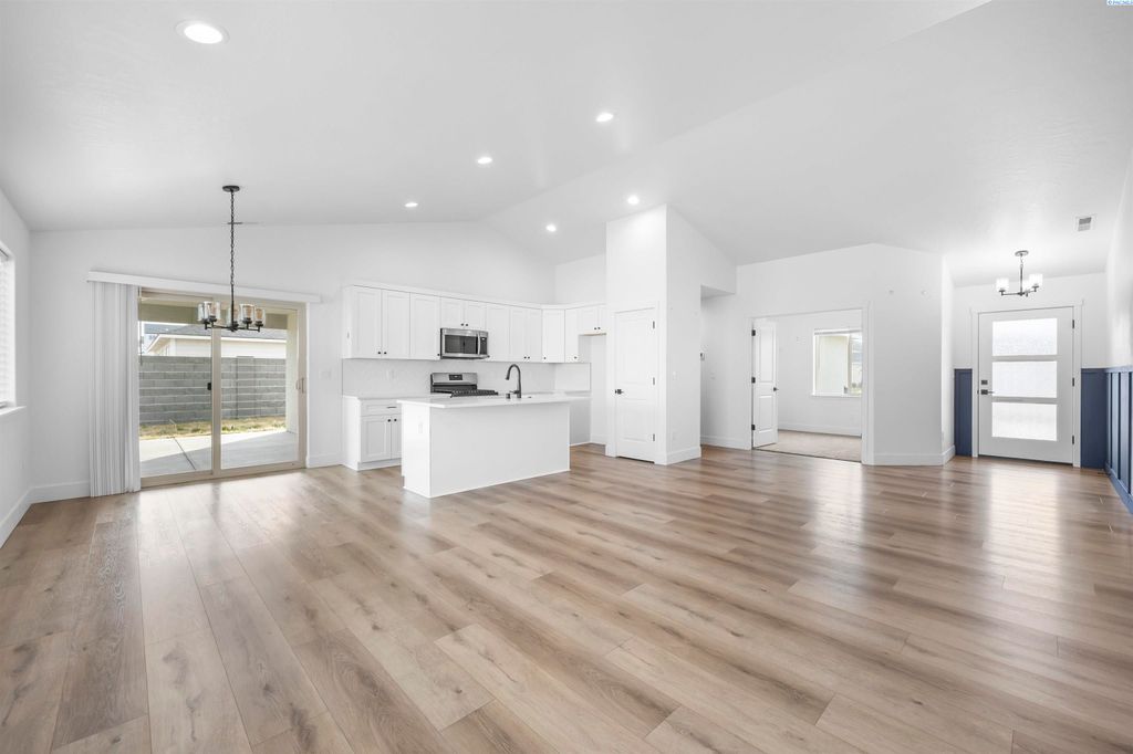 Photo of 10405 Silverbright Drive, Pasco, WA 99301 (MLS # 290654)