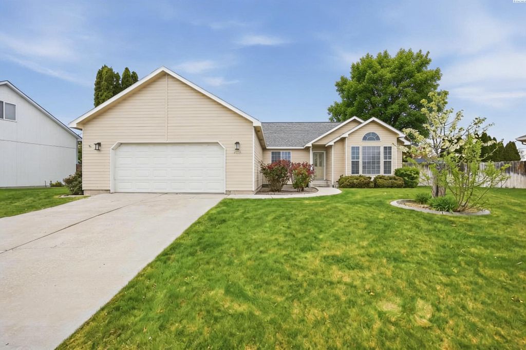 Photo of 2714 S Zillah Court, Kennewick, WA 99337 (MLS # 291742)