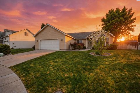 Photo of 2714 S Zillah Court, Kennewick, WA 99337 (MLS # 291742)