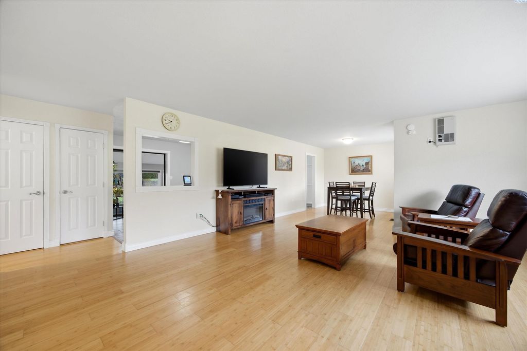 Photo of 267 Mata Rd, Kennewick, WA 99338 (MLS # 290605)