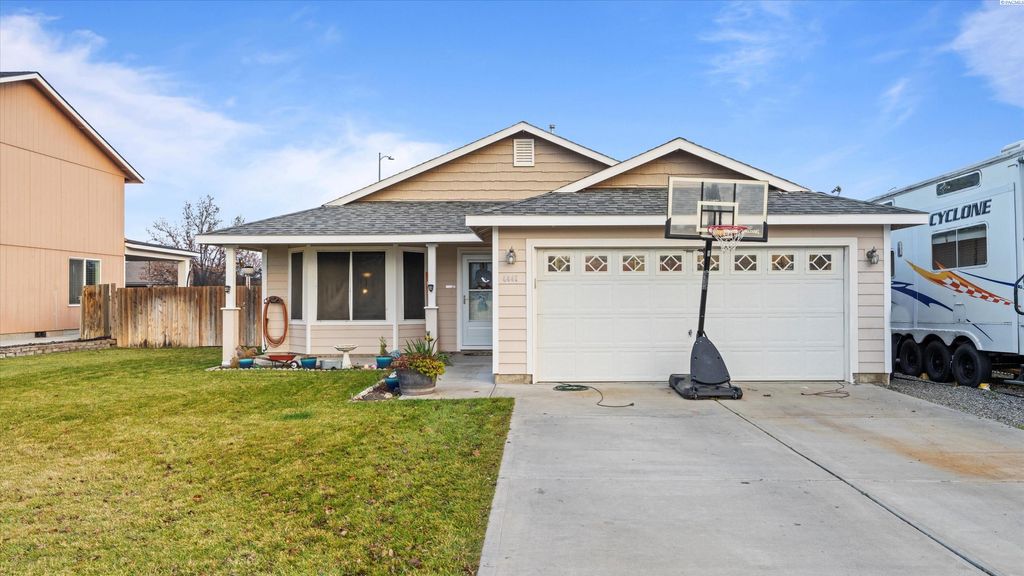 Photo of 4441 Galway Ln, Pasco, WA 99301 (MLS # 289197)