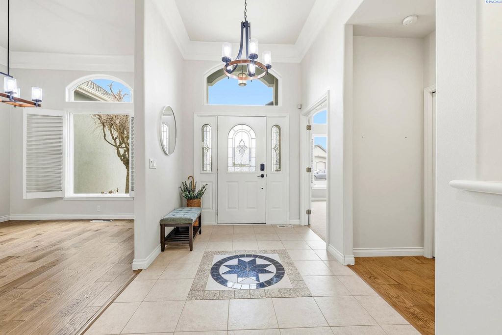 Photo of 1231 Cameo Drive Dr, Richland, WA 99353 (MLS # 290517)