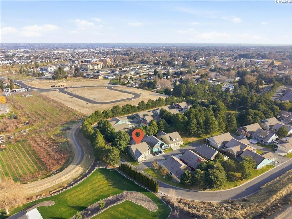 Photo of 8010 W 21st Ave, Kennewick, WA 99338 (MLS # 290213)