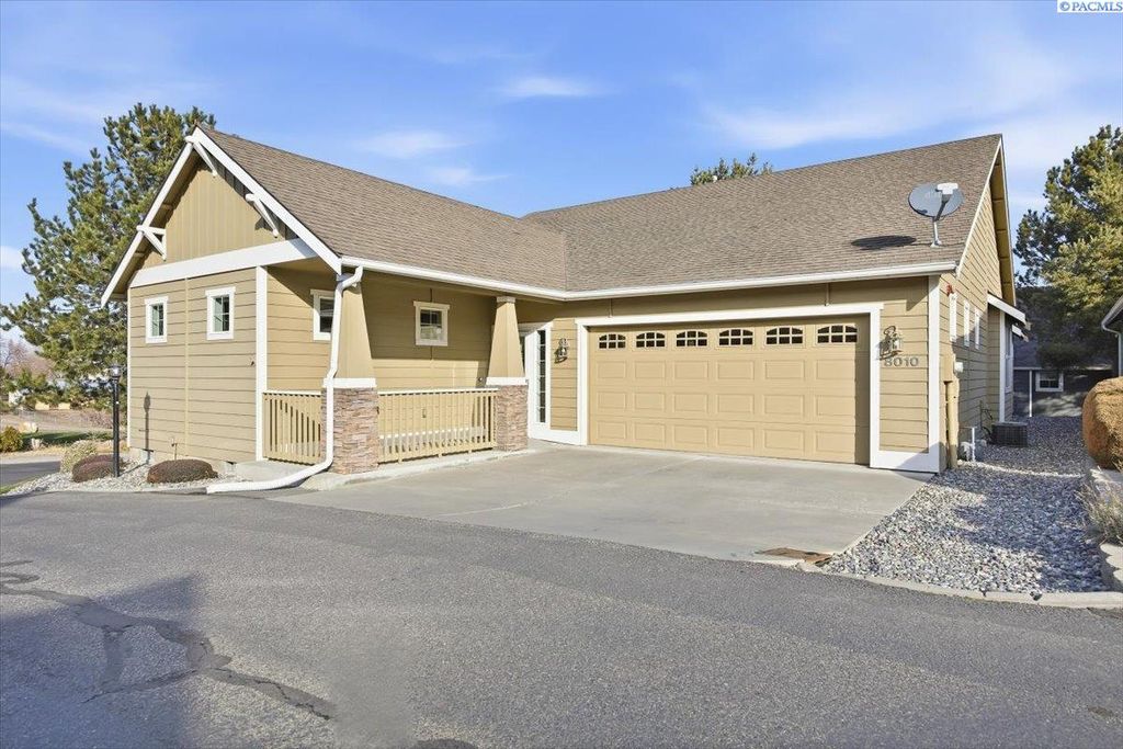 Photo of 8010 W 21st Ave, Kennewick, WA 99338 (MLS # 290213)