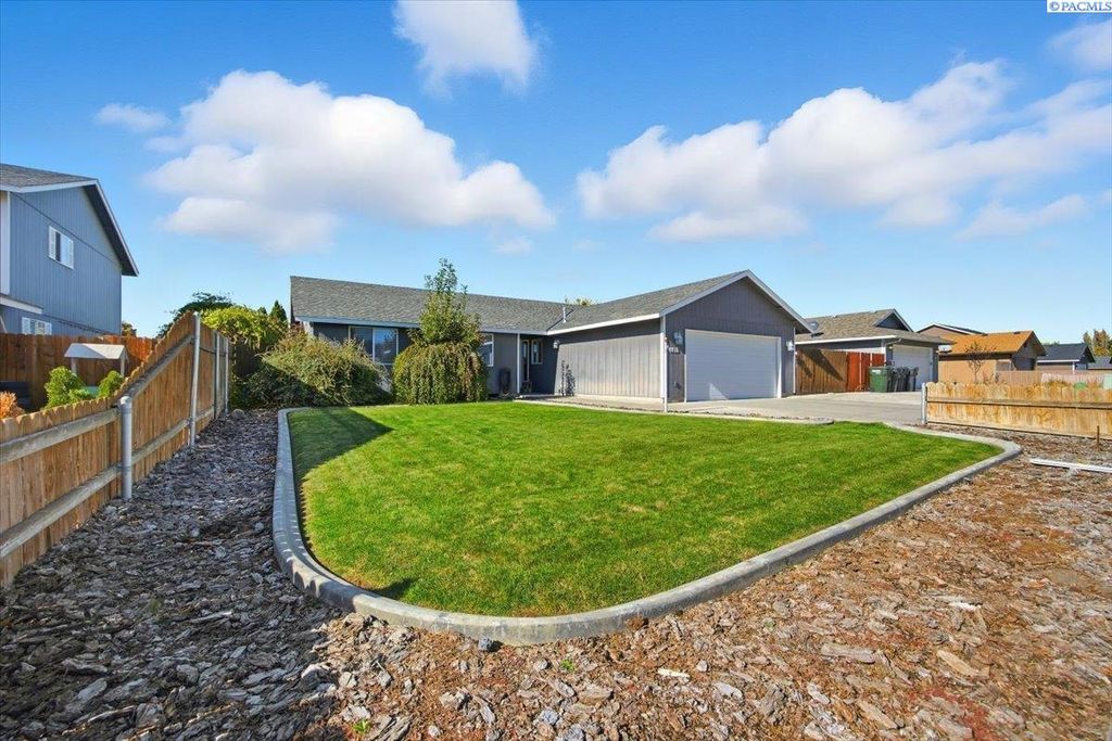 Photo of 4916 Cooperstown Lane, Pasco, WA 99301 (MLS # 288391)