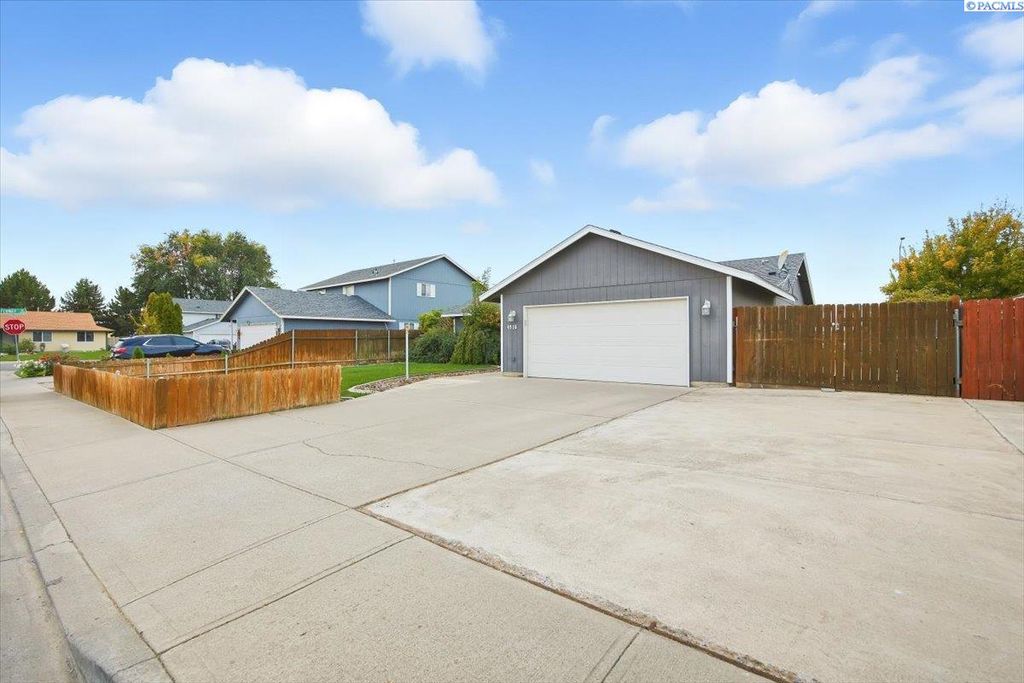 Photo of 4916 Cooperstown Lane, Pasco, WA 99301 (MLS # 288391)