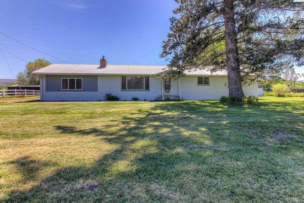 Photo of 11704 Gilbert Road, Yakima, WA 98903 (MLS # 292770)
