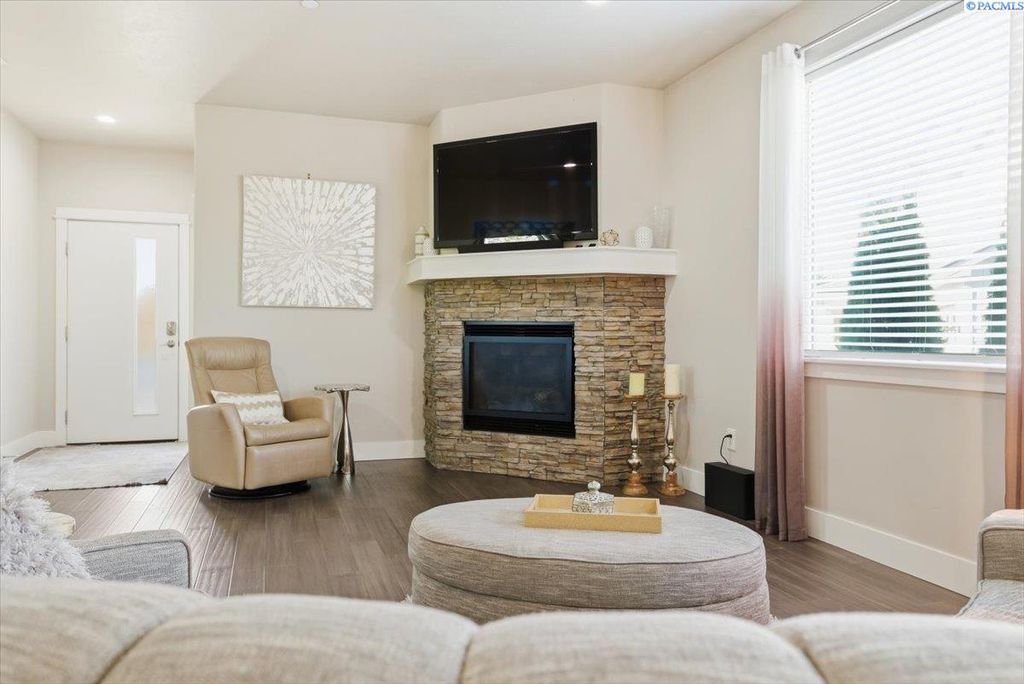 Photo of 4939 Smitty Dr, Richland, WA 99352 (MLS # 292553)