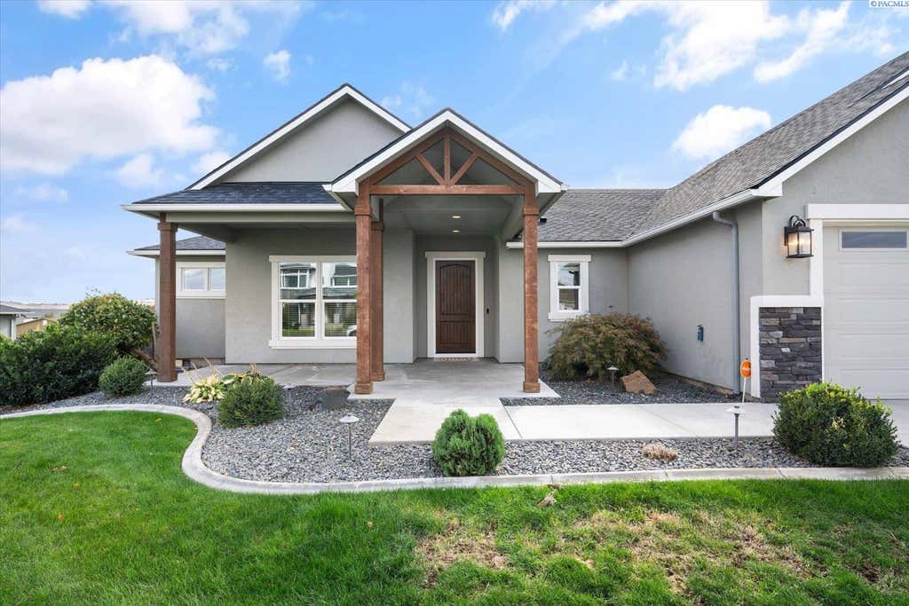 Photo of 84905 E Wallowa Road, Kennewick, WA 99338 (MLS # 292948)