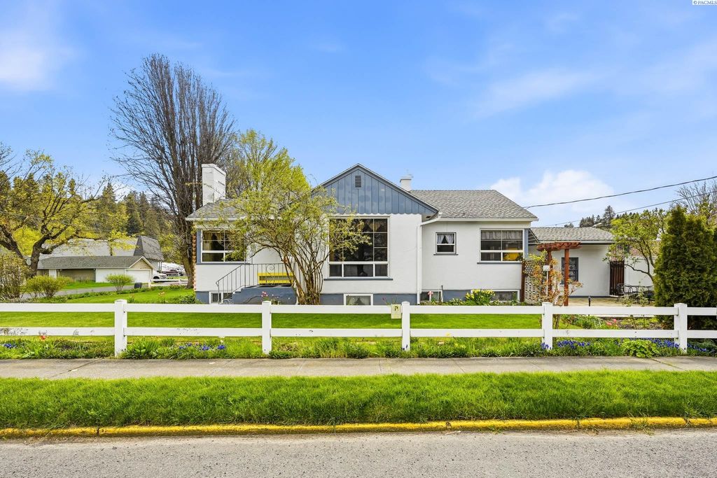 Photo of 811 N Morton St, Colfax, WA 99111 (MLS # 292133)