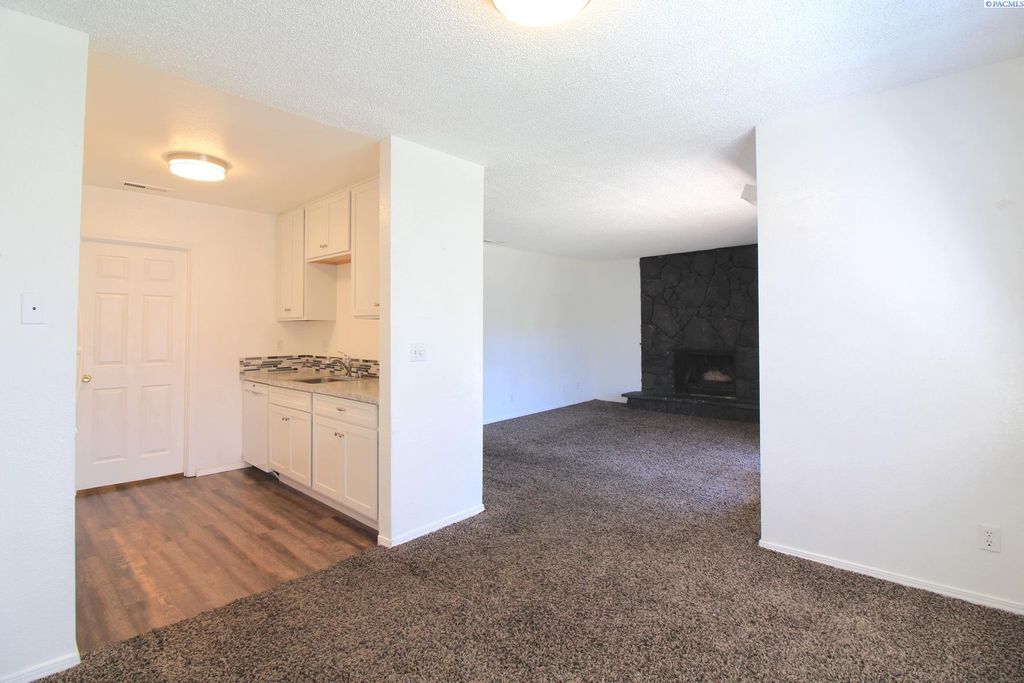 Photo of 6809 W Kennewick Avenue #B, Kennewick, WA 99336 (MLS # 287141)
