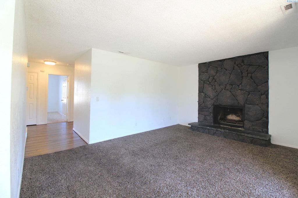 Photo of 6809 W Kennewick Avenue #B, Kennewick, WA 99336 (MLS # 287141)