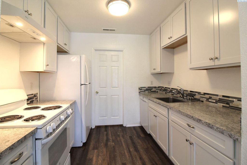 Photo of 6809 W Kennewick Avenue #B, Kennewick, WA 99336 (MLS # 287141)
