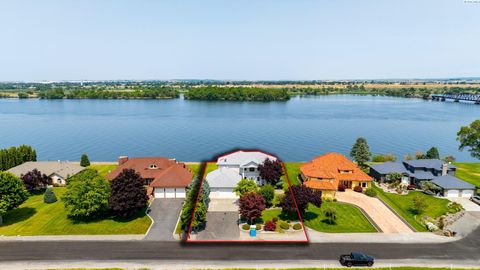 Photo of 226102 E Donelson Rd, Kennewick, WA 99337 (MLS # 289631)
