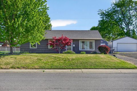 Photo of 406 Cottonwood Dr, Richland, WA 99352 (MLS # 292574)