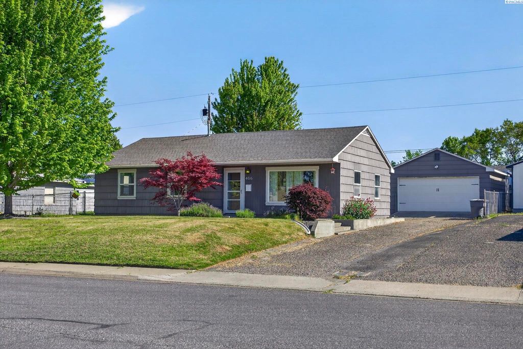 Photo of 406 Cottonwood Dr, Richland, WA 99352 (MLS # 292574)