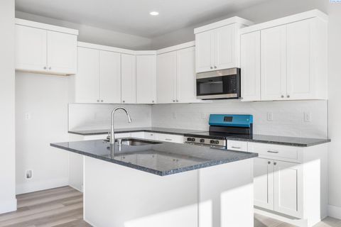 Photo of 7581 Grapevine Ct, West Richland, WA 99353 (MLS # 288926)