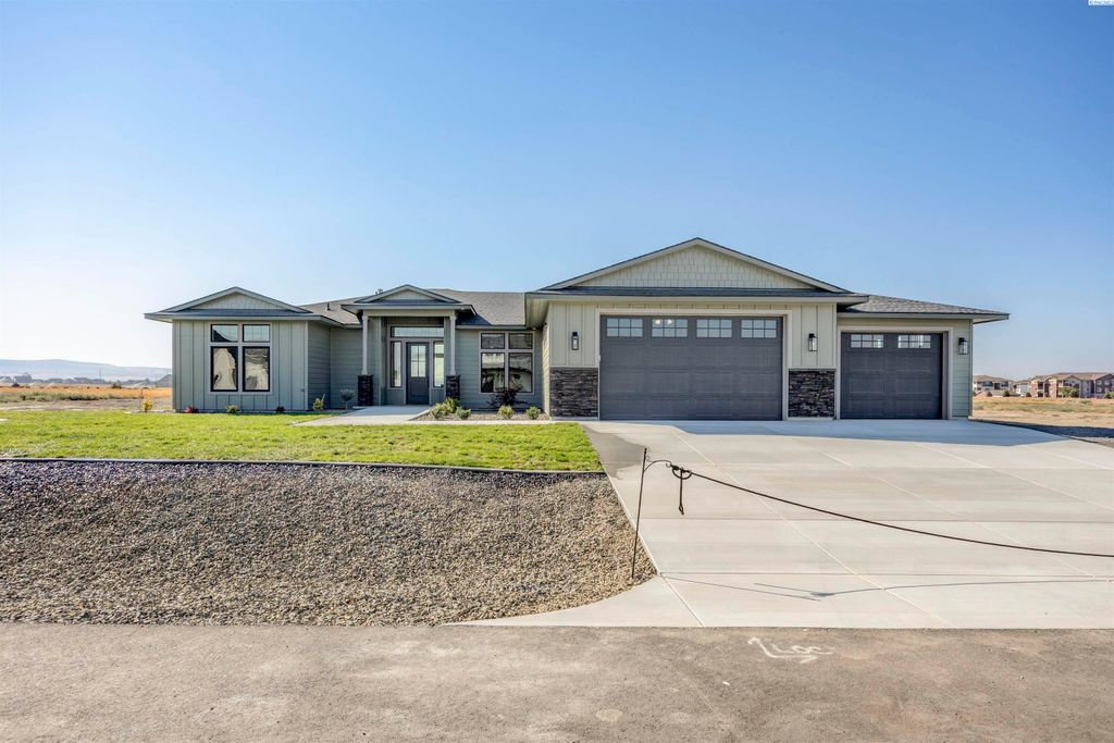 Photo of 7008 Grange St, Kennewick, WA 99338 (MLS # 289273)
