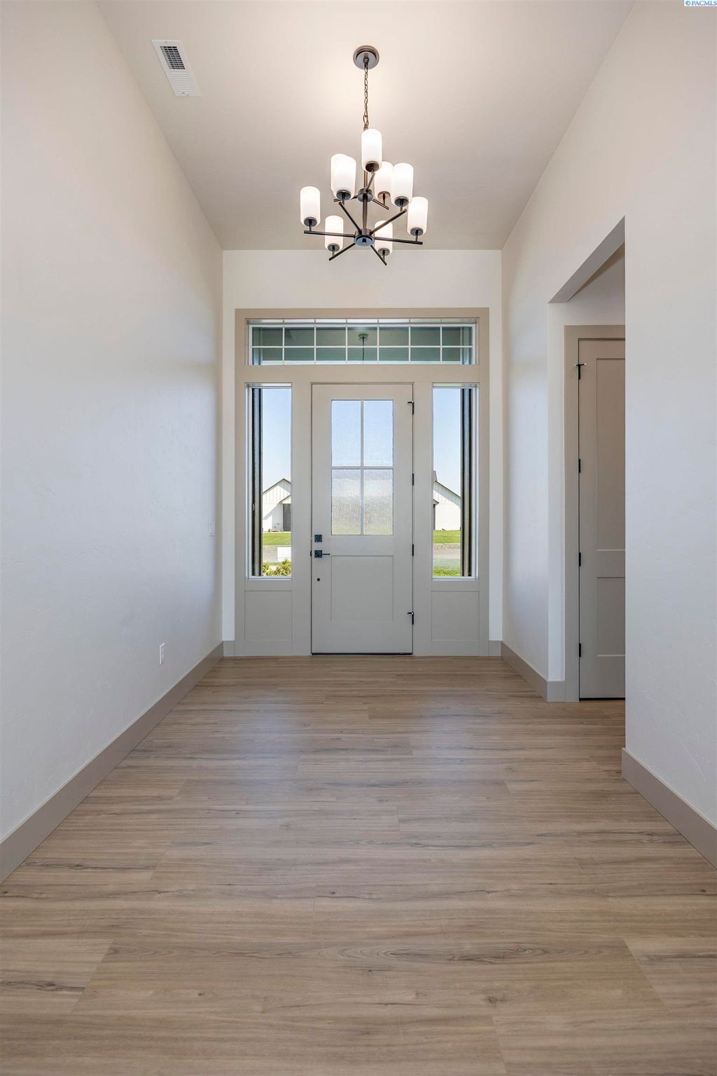 Photo of 7008 Grange St, Kennewick, WA 99338 (MLS # 289273)