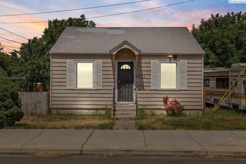 Photo of 1311 W Mead Ave, Yakima, WA 98902 (MLS # 293179)