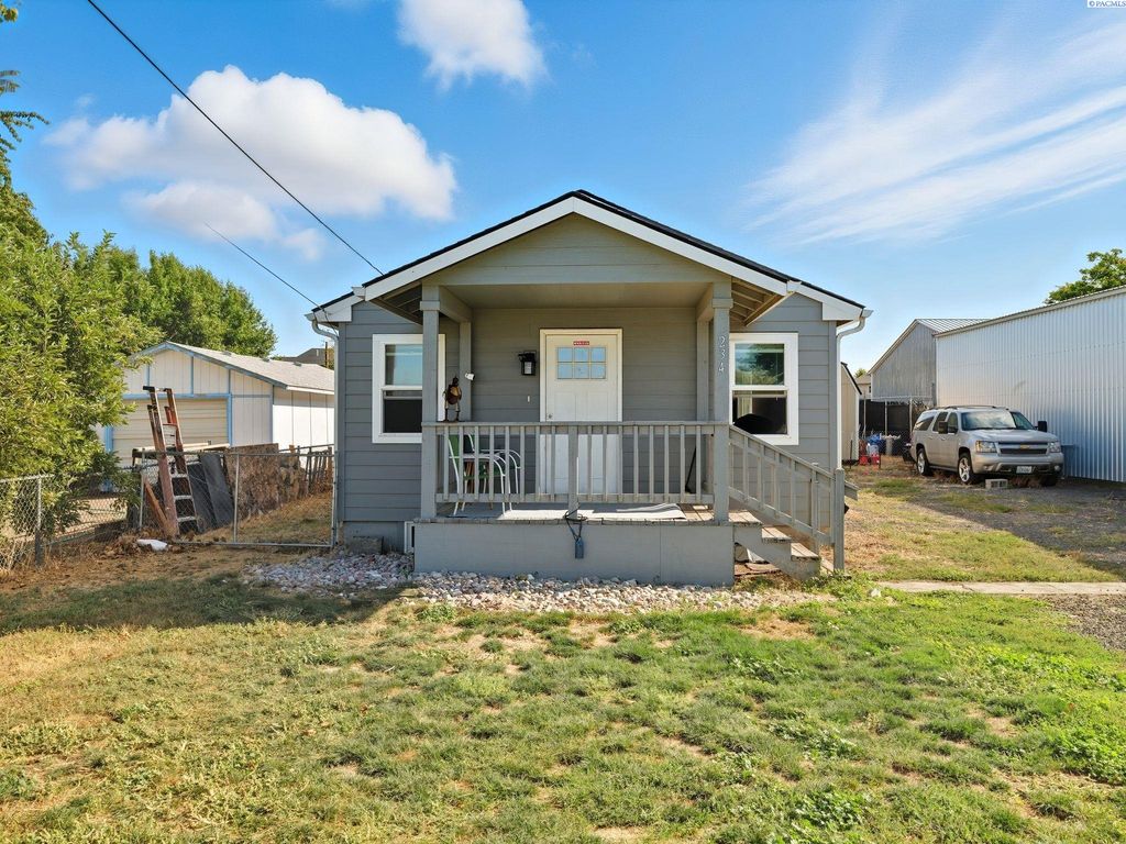 Photo of 234 Avery St, Walla Walla, WA 99362 (MLS # 287606)