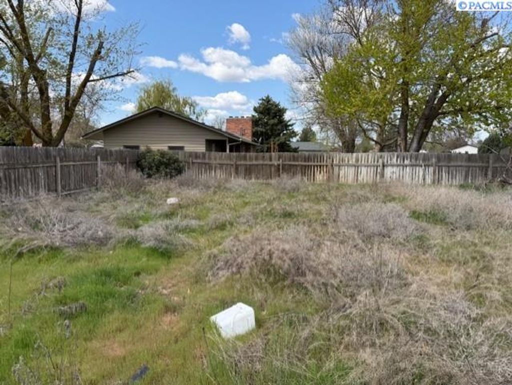 Photo of 440 E Birch St, Connell, WA 99326 (MLS # 292352)