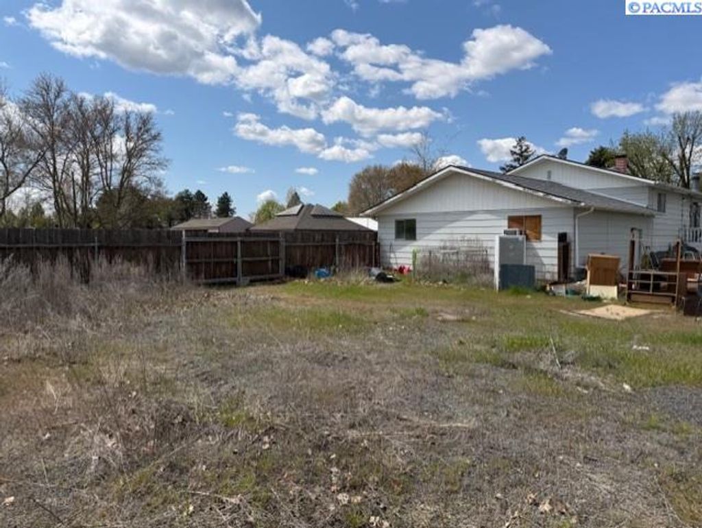 Photo of 440 E Birch St, Connell, WA 99326 (MLS # 292352)